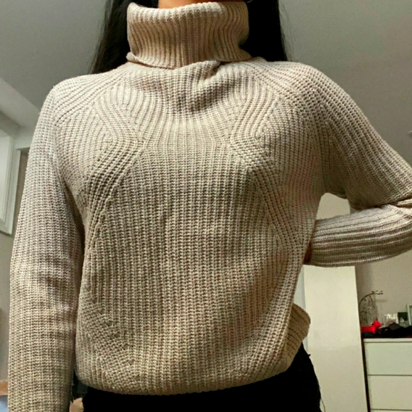 Beige knit turtleneck sweater - Picture 1 of 3